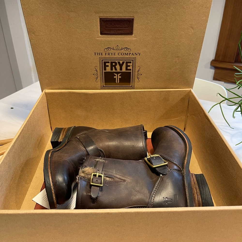New Frye Coach Engineer Rabbit lined boots in Dark Brown